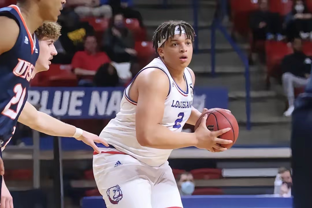 爱游戏电竞 -里程碑夜上海久事篮板制胜，全明星赛赛后刷纪录，态度坚定，年轻球员得到机会的简单介绍