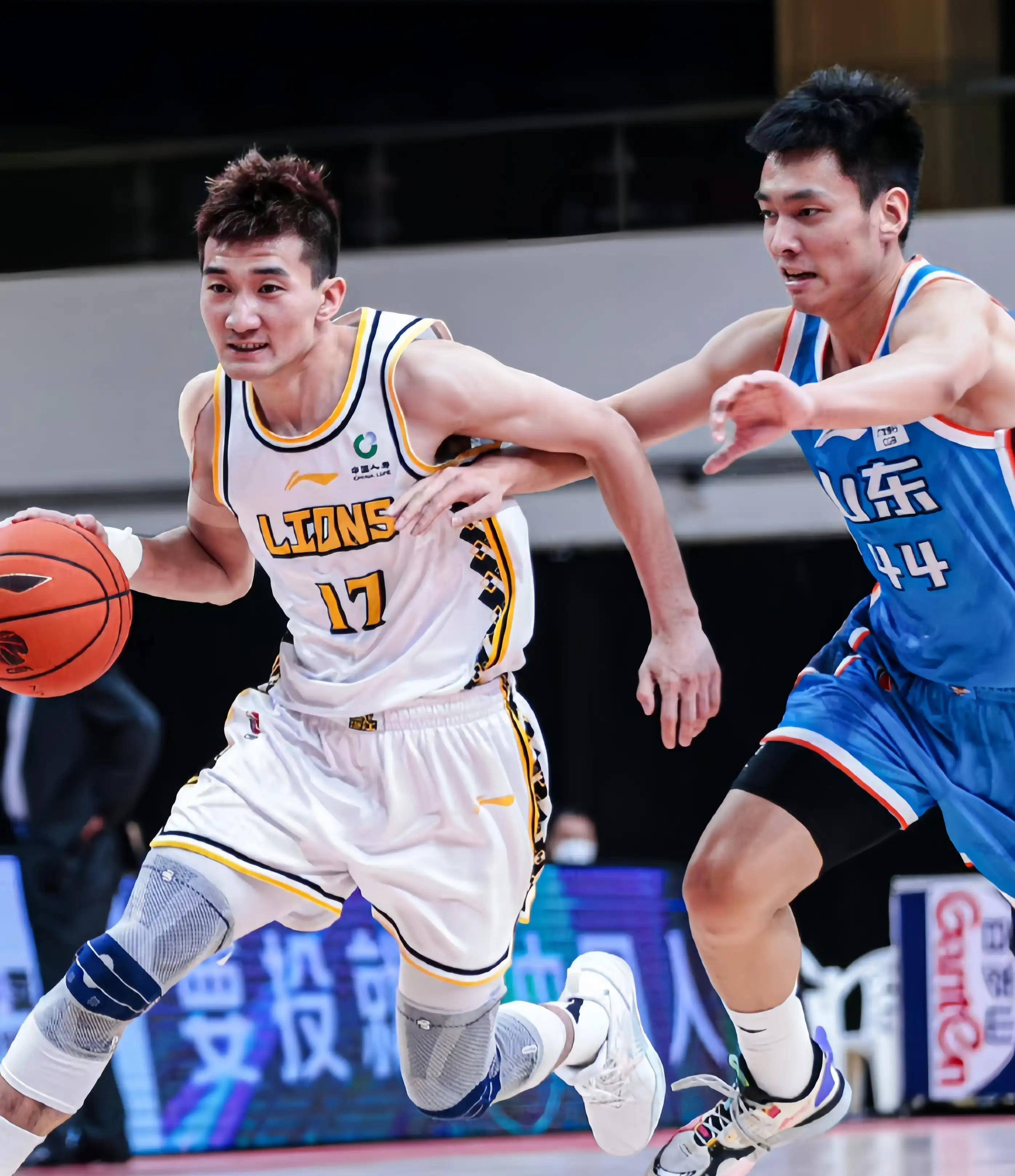 爱游戏官网平台入口 -纽卡斯尔迎CBA季后赛关键赛，赛前豪取连胜，气氛紧张，轮换策略成焦点的简单介绍